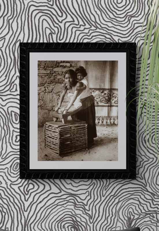 Niñas con metate a principios del siglo XX