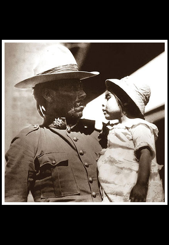 Soldado despidiéndose de niña