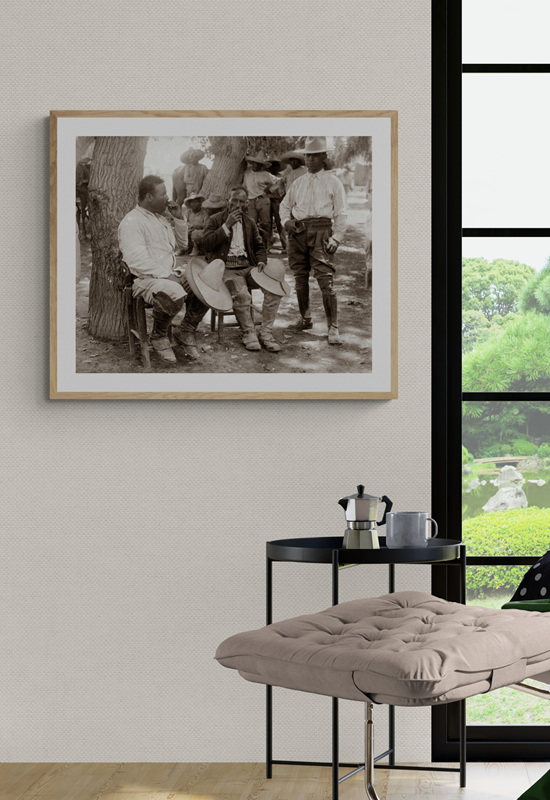 Gral. Francisco Villa fumando en su rancho de Canutillo, Dgo.