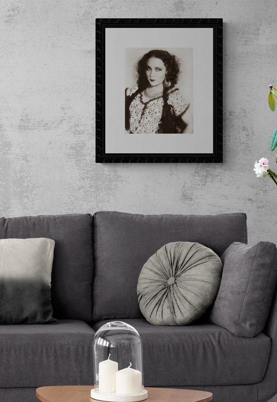 Dolores del Río con traje típico de china poblana
