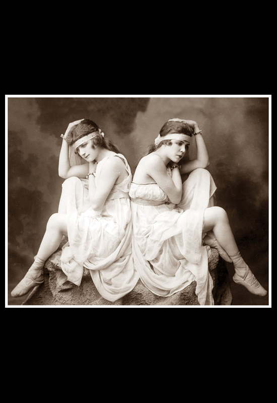 Las Hermanas María y Mina Corio