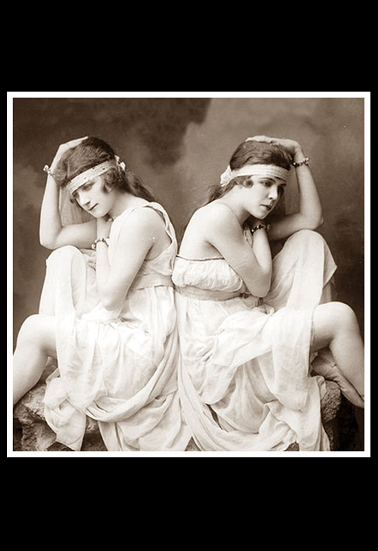 Las Hermanas María y Mina Corio