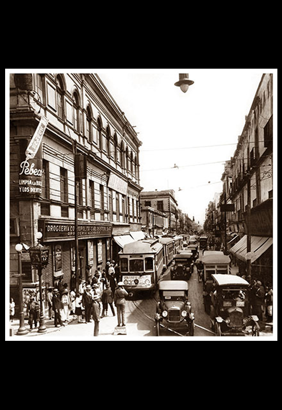 La esquina de Tacuba y Plaza de la Constitución