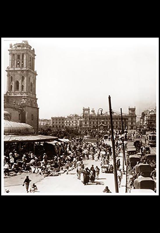 La Catedral, el Kiosco de las flores, y al fondo la estación de tranvías