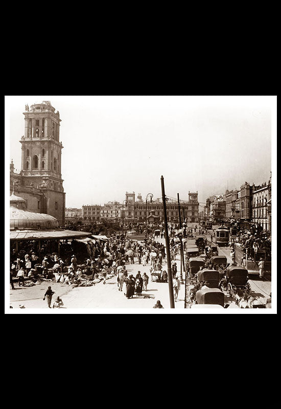 La Catedral, el Kiosco de las flores, y al fondo la estación de tranvías