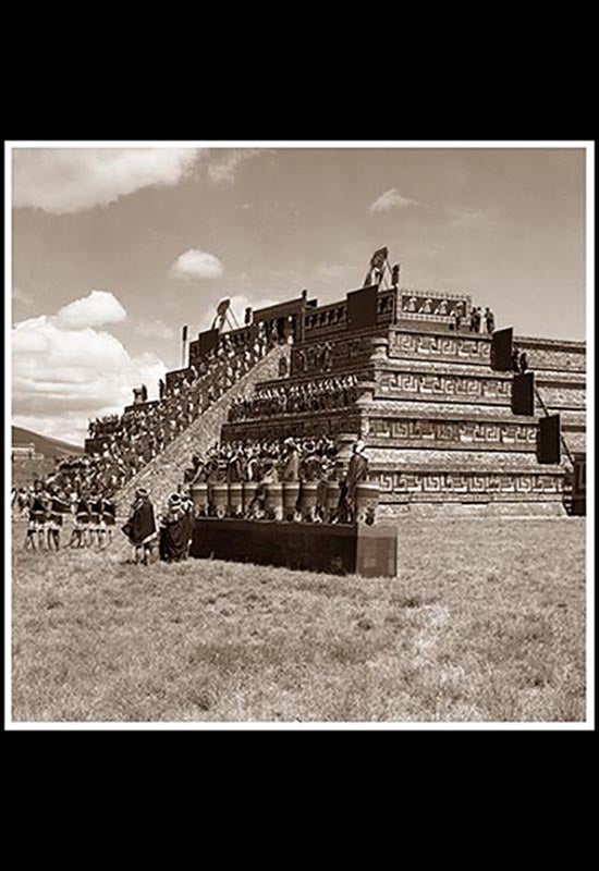 Ceremonia indígena celebrada en Teotihuacán