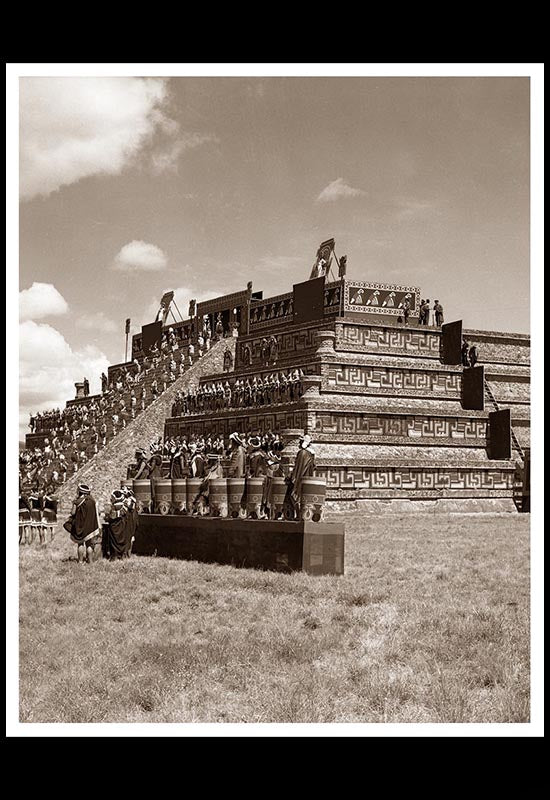 Ceremonia indígena celebrada en Teotihuacán