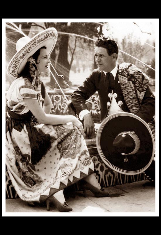 Charro y china poblana en fuente de Chapultepec