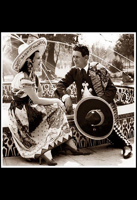 Charro y china poblana en fuente de Chapultepec