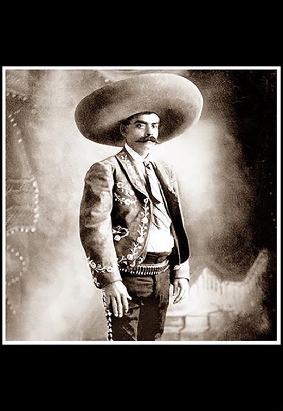 Gral. Emiliano Zapata retratado en estudio