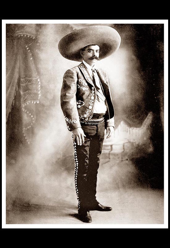 Gral. Emiliano Zapata retratado en estudio
