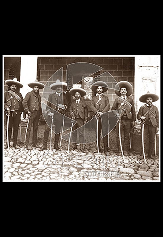 Soldados rurales en calle de Amecameca