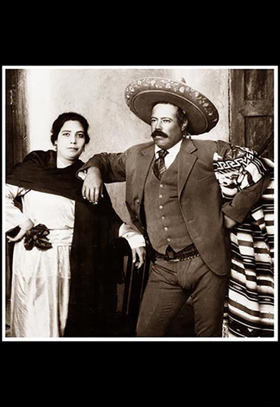 Gral. Francisco Villa con su esposa Austreberta Rentería