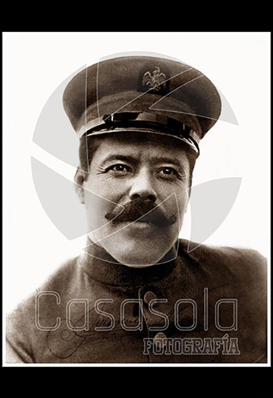 Retrato del Gral. Francisco Villa con traje militar