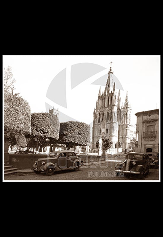 Vista de una calle y la Catedral en San Miguel Allende