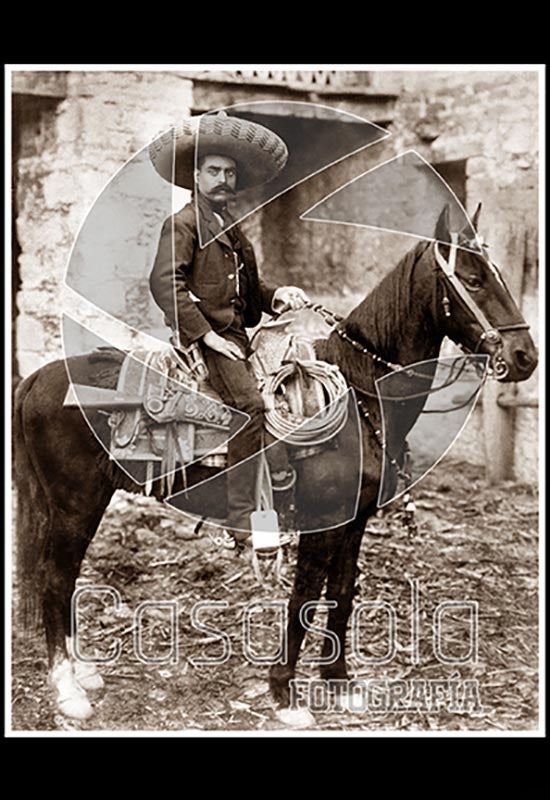 Gral. Emiliano Zapata a caballo