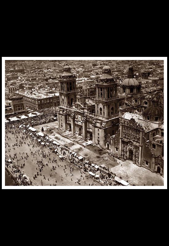 Vista del Zócalo y la Catedral desde un avión