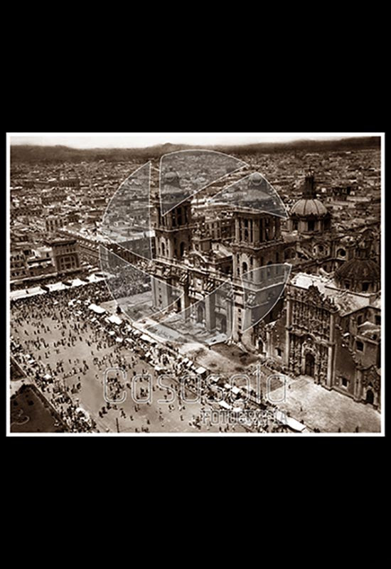 Vista del Zócalo y la Catedral desde un avión