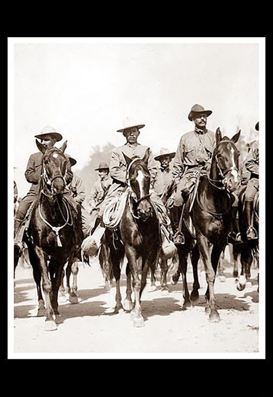 Gral. Felipe Ángeles a caballo en la Ciudad de México