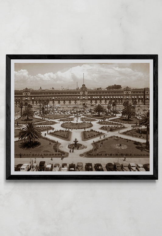Palacio Nacional y el Zócalo arbolado y con jardines