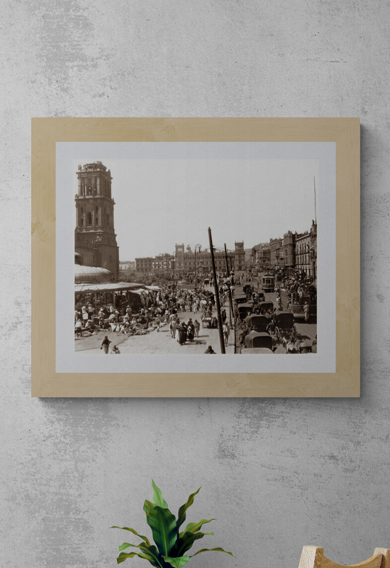 Vista general de la Catedral y El Palacio Municipal con kiosco en primer término