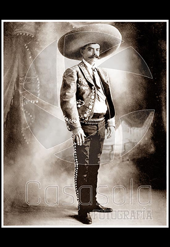 Gral. Emiliano Zapata retratado en estudio