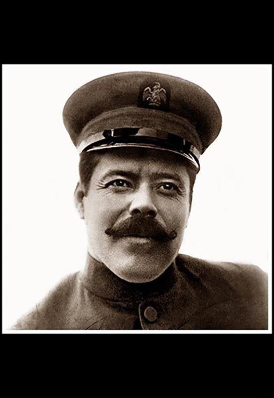 Retrato del Gral. Francisco Villa con traje militar