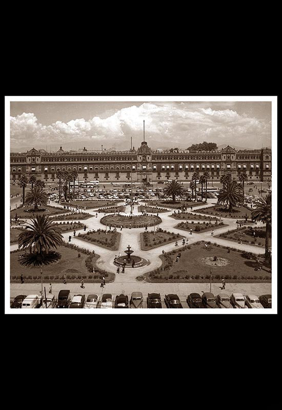 Palacio Nacional y el Zócalo arbolado y con jardines
